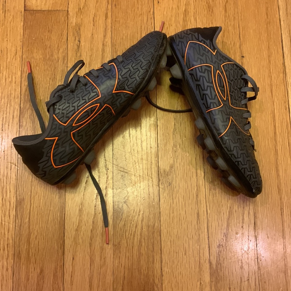 Kids youth size 2 under armor soccer cleats